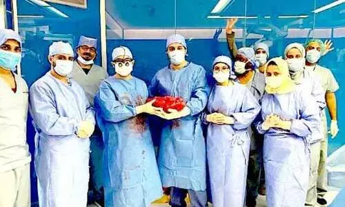 മധ്യവയസ്​കയുടെ വയറ്റിൽനിന്ന്​ നീക്കംചെയ്​ത മുഴക്ക്​ ഏഴ് കിലോ ഭാരം