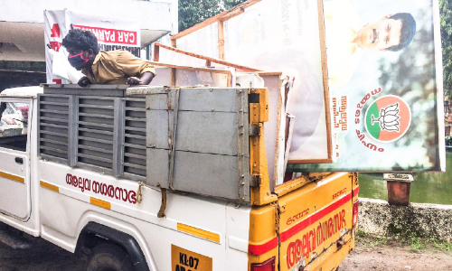 പ്രചാരണ ബോർഡുകൾ നഗരസഭ നീക്കി