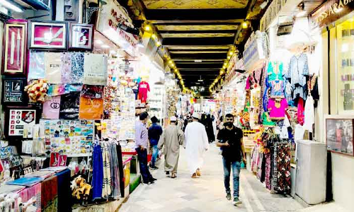 ടൂറിസ്​റ്റ്​ വിസ: കപ്പലുകൾ കാത്ത് മത്രയിലെ വ്യാപാരികൾ