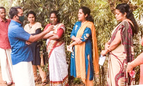 മാ​ന്നാ​റി​ൽ എ​ല്ലാം ലൈ​വാ​...