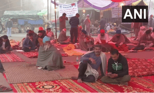 പ്രക്ഷോഭത്തിന് ചൂടേറി; കൊടുംതണുപ്പിനെ വകവെക്കാതെ കർഷകർ -ചിത്രങ്ങൾ കാണാം പ്രക്ഷോഭത്തിന് ചൂടേറി; കൊടുംതണുപ്പിനെ വകവെക്കാതെ കർഷകർ -ചിത്രങ്ങൾ കാണാം