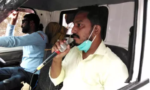 മത്സരം ഉച്ചസ്​ഥായിയിൽ; ഉച്ചഭാഷിണിക്ക്​ പിന്നിൽ സ്ഥാനാർഥി