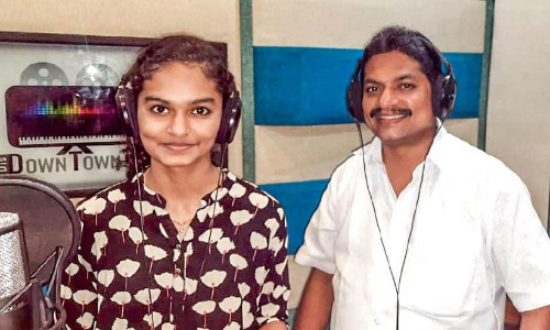 സ്ഥാനാർഥിക്കുവേണ്ടി​ മകൾ പാടിയ പാരഡിഗാനം ഹിറ്റ്​