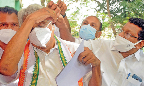 കേ​ന്ദ്ര, സം​സ്​​ഥാ​ന സ​ർ​ക്കാ​റു​ക​ൾ​ക്കെ​തി​രെ ആ​ഞ്ഞ​ടി​ച്ച്​ ആ​വേ​ശ​പ്ര​സം​ഗവുമായി ഉമ്മൻ ചാണ്ടി കണ്ണൂരിൽ