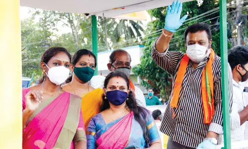 തൃശൂരിൽ റോഡ് ഷോയുമായി സുരേഷ് ഗോപി