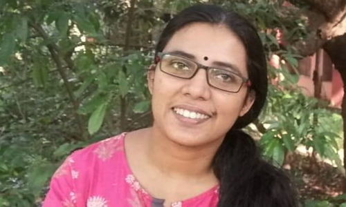 ഈ ഡോക്ടറേറ്റിൽ കാലത്തിന്‍റെ കൈയ്യൊപ്പുണ്ട്; ഹൃദയത്തിൽ തൊടുന്ന കുറിപ്പുമായി അധ്യാപിക