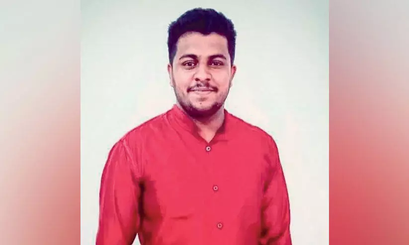 തെ​ര​ഞ്ഞെ​ടു​പ്പ് ഗാ​ന​ങ്ങ​ൾ ചി​ട്ട​പ്പെ​ടു​ത്തി ഉ​ർ​ദു അ​ധ്യാ​പ​ക​ൻ