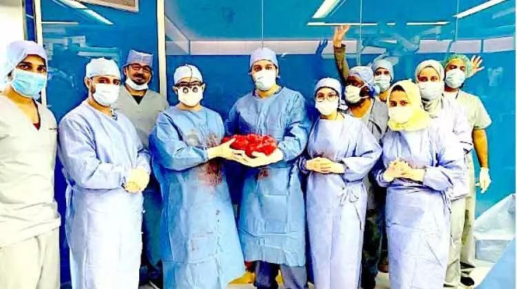 മധ്യവയസ്​കയുടെ വയറ്റിൽനിന്ന്​ നീക്കംചെയ്​ത മുഴക്ക്​ ഏഴ് കിലോ ഭാരം