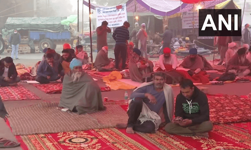 പ്രക്ഷോഭത്തിന് ചൂടേറി; കൊടുംതണുപ്പിനെ വകവെക്കാതെ കർഷകർ -ചിത്രങ്ങൾ കാണാം പ്രക്ഷോഭത്തിന് ചൂടേറി; കൊടുംതണുപ്പിനെ വകവെക്കാതെ കർഷകർ -ചിത്രങ്ങൾ കാണാം