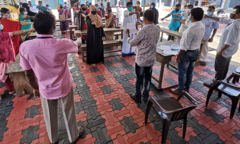 കോവിഡിനെ തുരത്താൻ സ്​ഥാനാർഥികളുടെ പ്രതിജ്​ഞ