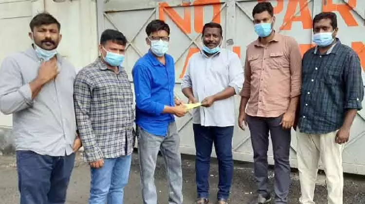 ലാൽ കെയേഴ്​സ്​ പ്രതിമാസ ധനസഹായം കൈമാറി