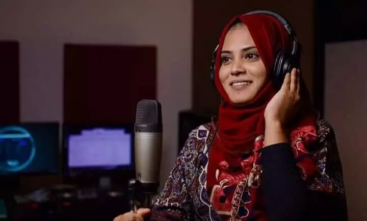 ഹരിതക്കൊടി കൈകളിലേന്തി ഹരിതാഭമായി നിന്ന്...; സഹപ്രവർത്തകർക്ക് പാട്ടെഴുതി ഈണമിട്ട് പാടി ഫാത്തിമ തഹിലിയ