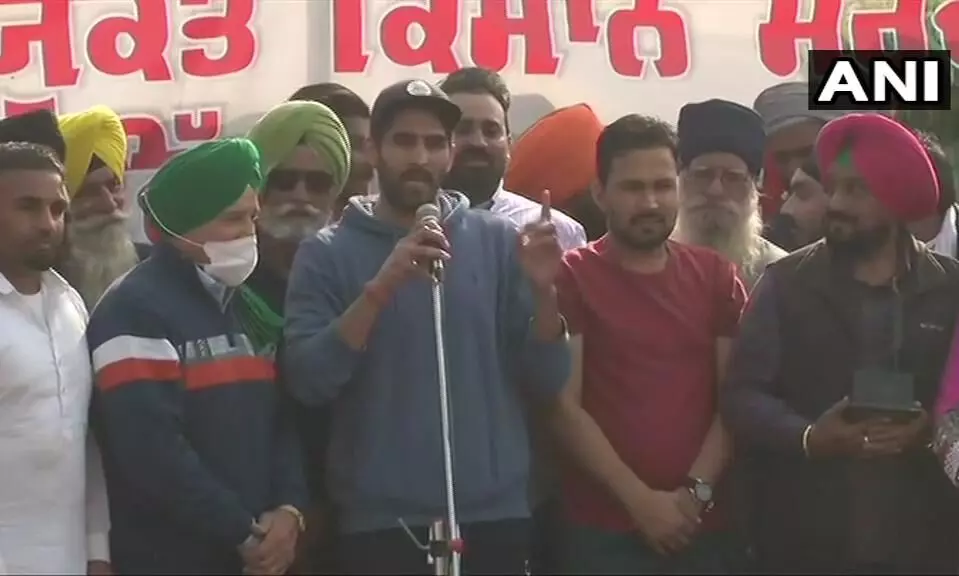 കാർഷിക നിയമങ്ങൾ പിൻവലിച്ചില്ലെങ്കിൽ ഖേൽ രത്ന പുരസ്കാരം തിരിച്ചു നൽകും -വിജേന്ദർ സിങ്