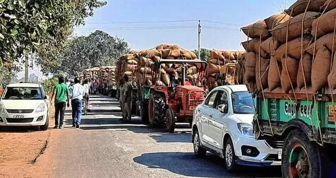 ​യു.​പി​യി​ൽ നാളെ കി​സാ​ൻ യാ​ത്ര; ഒ​​ഡി​​ഷ​​യി​​ൽ കാ​​ർ​​ഷി​​ക വി​​ള​​ക​​ൾ റോ​​ഡി​​​ൽ വി​​ത​​റി പ്ര​​തി​​ഷേ​​ധം