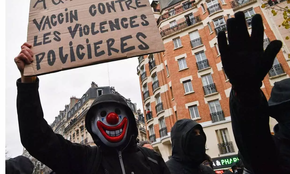 വിവാദ പൊലീസ് നിയമം: ഫ്രാൻസിൽ പ്രക്ഷോഭം വീണ്ടും അക്രമാസക്തം വിവാദ പൊലീസ് നിയമം: ഫ്രാൻസിൽ പ്രക്ഷോഭം വീണ്ടും അക്രമാസക്തം