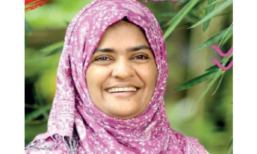 ഡോ. ​ത​സ്‌​നീം ഫാ​ത്തി​മ തി​ര​ക്കി​ലാ​ണ്, പ​ഞ്ചാ​യ​ത്ത് മെം​ബ​റാ​കാ​ൻ