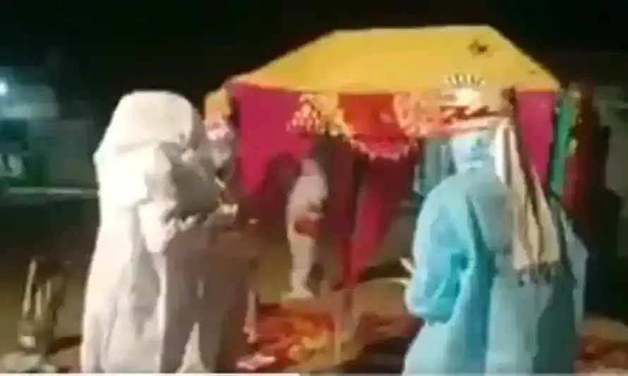 കല്ല്യാണ തലേന്ന്​ വധുവിന്​ കോവിഡ്​; പി.പി.ഇ കിറ്റ്​ വിവാഹ വസ്​ത്രമാക്കി താലികെട്ട്​ !