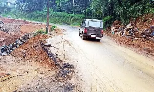 സുരക്ഷയില്ലാതെ പൊൻകുന്നം –പുനലൂർ റോഡ് നിർമാണം