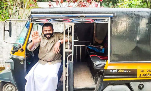 വാഗ്ദാനവുമായി ഓട്ടോ ഡ്രൈവര്‍: കൗണ്‍സിലറായാല്‍ ഓണറേറിയം ദുരിതമനുഭവിക്കുന്നവര്‍ക്ക് നല്‍കും