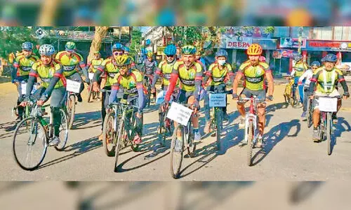 സ്ഥാനാർഥിയില്ലെങ്കിലും വോട്ടിനായി അവർ ചവിട്ടിക്കയറി...