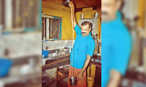 പാർട്ടി ഓഫിസാണ് ഈ ചായക്കട