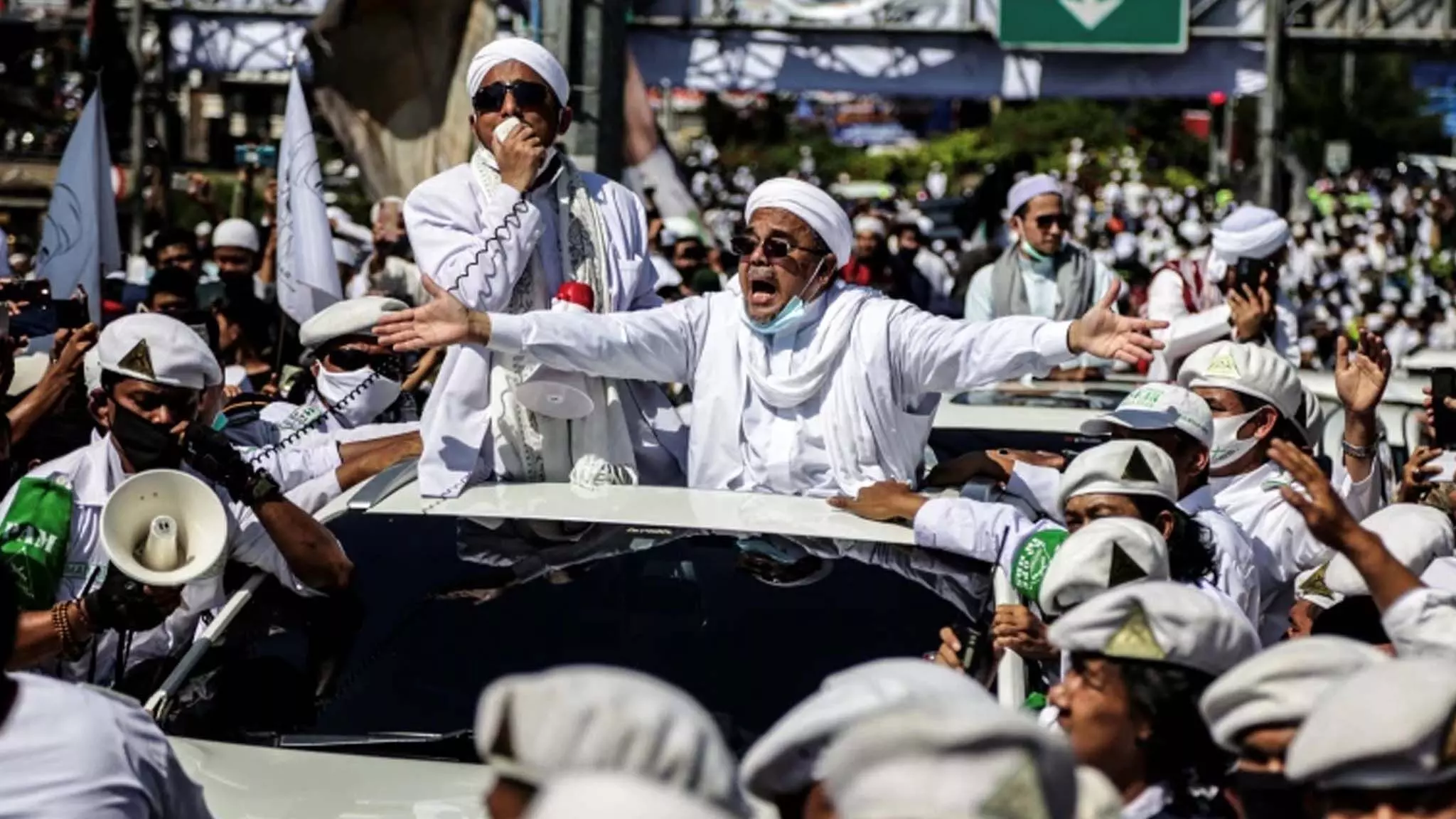 ഇന്തോനേഷ്യയിൽ മതനേതാവിെൻറ ആറ് അനുയായികൾ പൊലീസ് വെടിവെപ്പിൽ കൊല്ലപ്പെട്ടു ഇന്തോനേഷ്യയിൽ മതനേതാവിെൻറ ആറ് അനുയായികൾ പൊലീസ് വെടിവെപ്പിൽ കൊല്ലപ്പെട്ടു