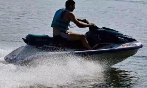 പാം ജുമൈറയിൽ ജെറ്റ് സ്കീകൾ കൂട്ടിയിടിച്ച് യാത്രികൻ മരിച്ചു