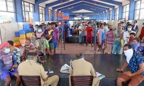 അന്തർസംസ്ഥാന തൊഴിലാളികൾക്ക്​ ക്വാറൻറീൻ നിർബന്ധമാക്കുന്നില്ലെന്ന്​ പരാതി