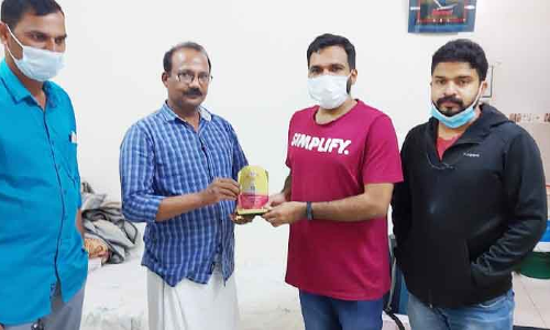 സി.​ടി. ച​ന്ദ്ര​ന് ന​വോ​ദ​യ യാ​ത്ര​യ​യ​പ്പ് ന​ൽ​കി