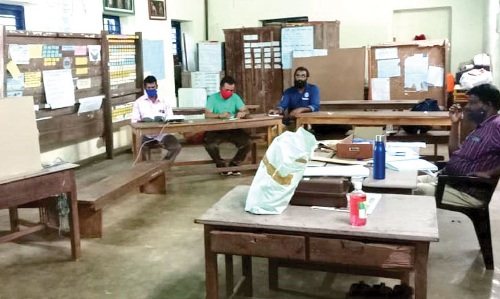 കൊടുംകാട്ടിൽ മൂന്ന്​ ബൂത്തുകൾ