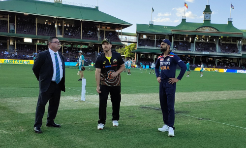 പിന്തുടർന്ന്​ ജയിക്കാൻ ഇന്ത്യ; സഞ്​ജുവിന്​ ഒരവസരം കൂടി