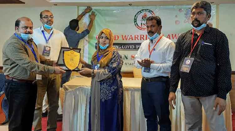 കോവിഡ് കാല സന്നദ്ധ പ്രവർത്തകരെ ആദരിച്ചു കോവിഡ് കാല സന്നദ്ധ പ്രവർത്തകരെ ആദരിച്ചു