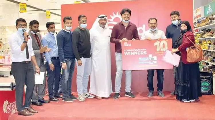 ഗ്രാൻഡ് ഹൈപ്പർ സമ്മാന പദ്ധതി: രണ്ടാം നറുക്കെടുപ്പ് വിജയികൾക്ക് സമ്മാനം നൽകി ഗ്രാൻഡ് ഹൈപ്പർ സമ്മാന പദ്ധതി: രണ്ടാം നറുക്കെടുപ്പ് വിജയികൾക്ക് സമ്മാനം നൽകി