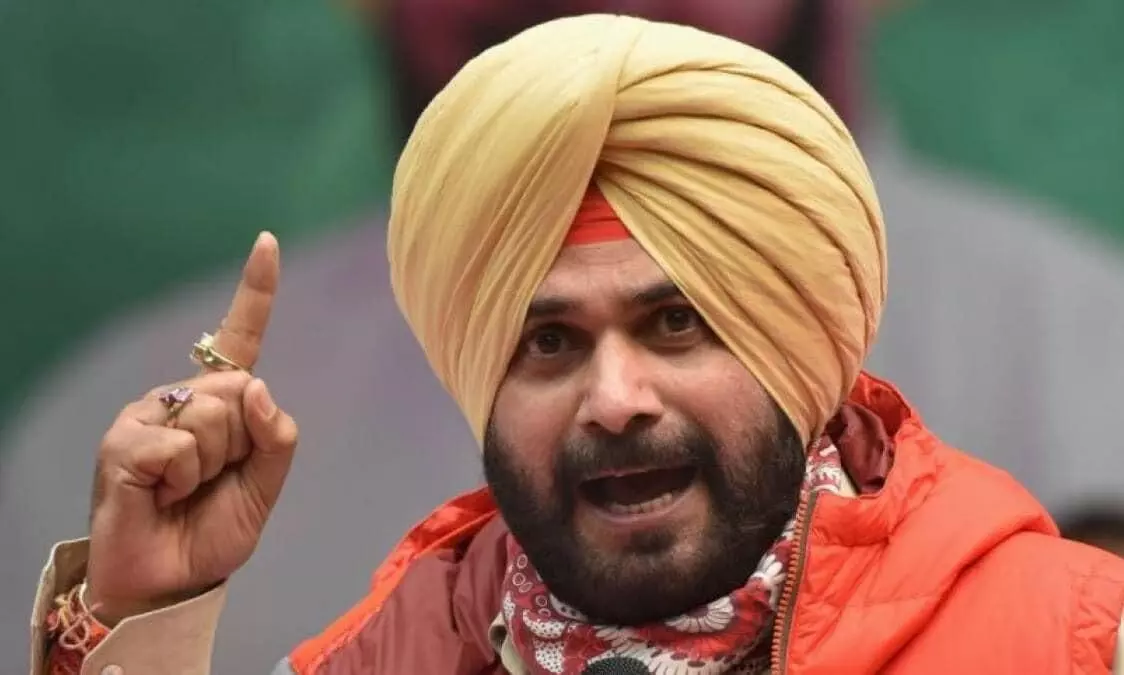 വിപ്ലവമുണ്ടായത് പനിനീരിനൊപ്പമല്ല; ഈ പോരാട്ടം പ്രചോദിപ്പിക്കുന്നത് -സിധു വിപ്ലവമുണ്ടായത് പനിനീരിനൊപ്പമല്ല; ഈ പോരാട്ടം പ്രചോദിപ്പിക്കുന്നത് -സിധു