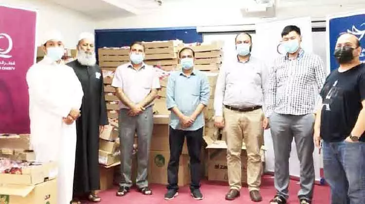 ഏ​ഷ്യ​ൻ പ്ര​വാ​സി​ക​ൾ​ക്ക് ഖ​ത്ത​ർ ചാ​രി​റ്റി​യു​ടെ ഭ​ക്ഷ്യ​ക്കി​റ്റ് വി​ത​ര​ണം