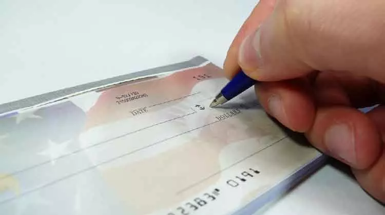 ചെ​ക്ക്​ പ​രാ​തി​ക​ൾ അ​റി​യി​ക്കാം, ആ​ഭ്യ​ന്ത​ര​മ​ന്ത്രാ​ല​യം വെ​ബ്​​സൈ​റ്റി​ലൂ​ടെ