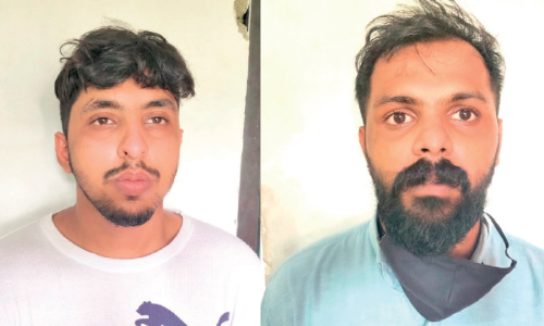 രേ​ഖ​ക​ളി​ല്ലാ​ത്ത 3.6 ലക്ഷം രൂപയുമായി രണ്ടുപേർ പിടിയിൽ