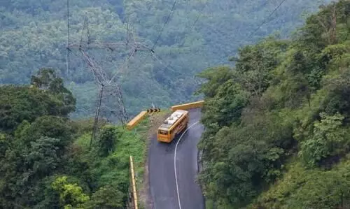 Traffic jam following two accidents in the pass