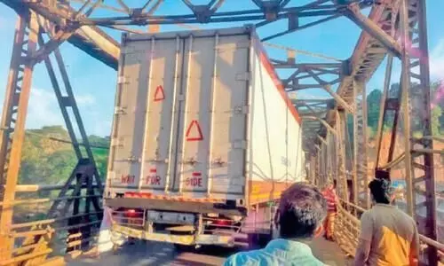The lorry got stuck again on the Iritty bridge