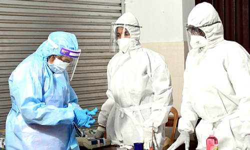 കോവിഡിലും വോട്ട്​ പാഴാക്കരു​തെന്ന്​ ആ അമ്മക്കും മകനും നിർബന്ധമുണ്ടായിരുന്നു