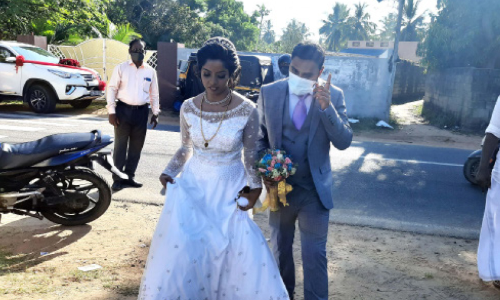 കല്ല്യാണമണ്ഡപത്തിൽനിന്ന് പോളിങ്​ ബൂത്തിലേക്ക്