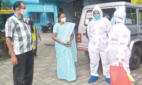 കോ​വി​ഡ് രോ​ഗി​ക​ൾ​ക്ക് ബാ​ല​റ്റ് വി​ത​ര​ണം ആ​രം​ഭി​ച്ചു