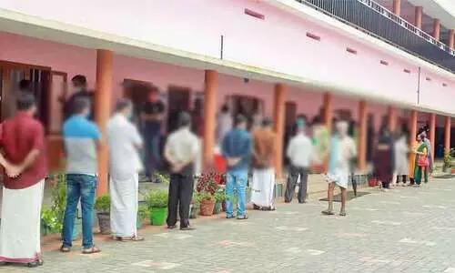 ഞങ്ങൾ ഗൾഫിലാണ്​; കള്ളവോട്ട്​ ചെയ്യാൻ സാധ്യതയുണ്ട്​ - ഹൈകോടതിയോട്​ പട്ടുവത്തെ 116 പ്രവാസികള്‍