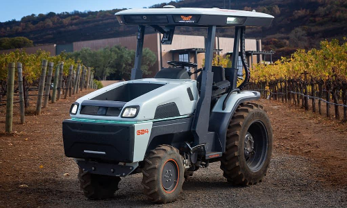 നിലം ഉഴുതുന്നതിന്​ സ്വയം ഒാടുന്ന ട്രാക്​ടർ, ഇനി കൃഷിയും ​ഹൈടെക്കാകും