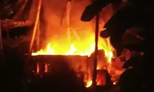 കോഴിക്കോട് ഗ്യാസ് സിലിണ്ടർ പൊട്ടിത്തെറിച്ച് വീട് കത്തി നശിച്ചു