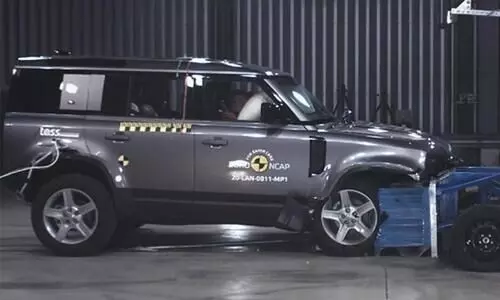 ക്രാഷ്​ ടെസ്​റ്റിലും കല്ലുപോലെ, ഇത്​ ലാൻഡ്​റോവർ മാജിക്​