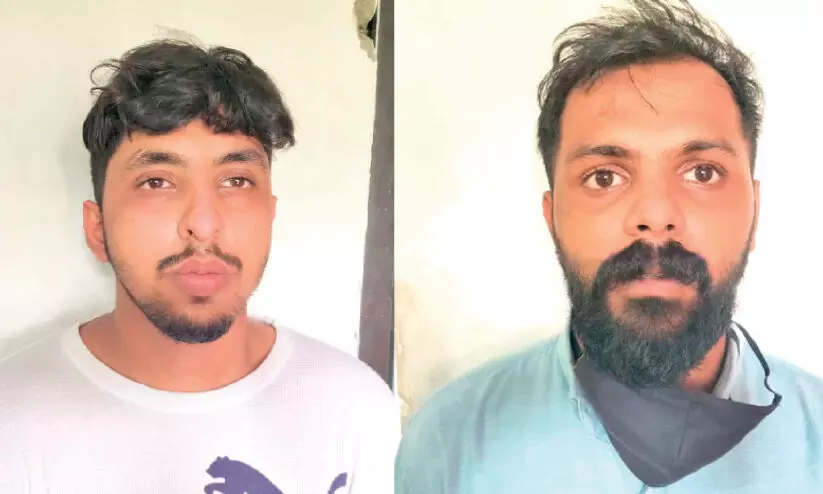 രേ​ഖ​ക​ളി​ല്ലാ​ത്ത 3.6 ലക്ഷം രൂപയുമായി രണ്ടുപേർ പിടിയിൽ