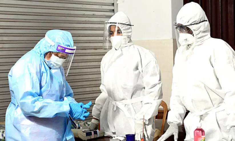 കോവിഡിലും വോട്ട്​ പാഴാക്കരു​തെന്ന്​ ആ അമ്മക്കും മകനും നിർബന്ധമുണ്ടായിരുന്നു