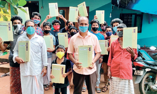 തെ​ര​ഞ്ഞെ​ടു​പ്പ് ചൂ​ടി​ന് ആ​വേ​ശം പ​ക​ർ​ന്ന് പോ​രൂ​ർ മോ​ഡ​ൽ വോ​ട്ടു​യ​ന്ത്ര​ങ്ങ​ൾ