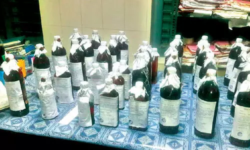 തെരഞ്ഞെടുപ്പിനിടെ മദ്യക്കച്ചവടം രണ്ടു ദിവസത്തിനിടെ പിടികൂടിയത് 87 ലിറ്റർ